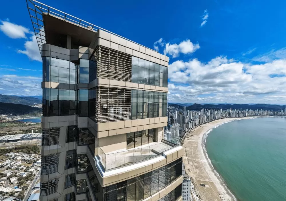 Cobertura de luxo em Balneário Camboriú, vizinha ao imóvel de Neymar, está à venda por R$ 125 milhões. (Foto: Divulgação)