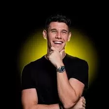 Léo Marcondes, ex-atleta e primeiro treinador financeiro do Brasil, já formou mais de 70 mil alunos em todos os estados do país. (Foto: Divulgação)