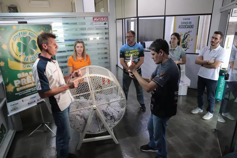 Sorteio realizado na sede da Acisa. (Foto: Divulgação)