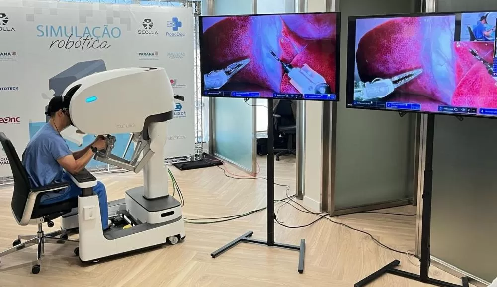 Primeira telecirurgia robótica da América Latina, realizada em Cascavel, conecta médicos a 470 km de distância e projeta o Paraná como referência em inovação na saúde. (Foto: Thiago Leandro)