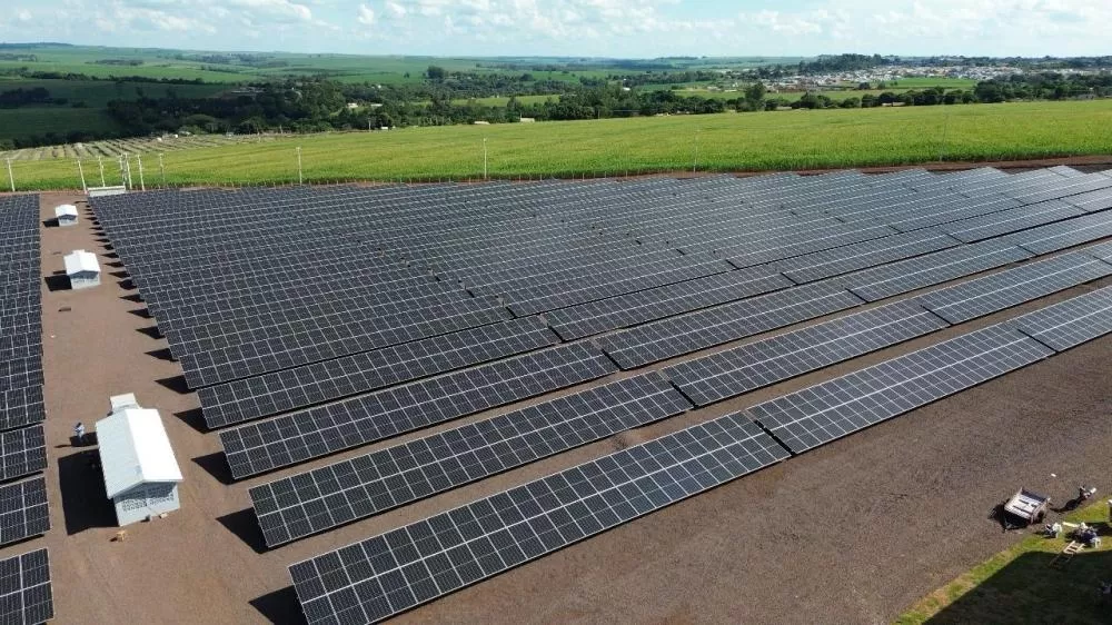 Usina solar em Assis Chateaubriand, executada pela Bionova, integra lista das maiores do Paraná. (Foto: Divulgação)