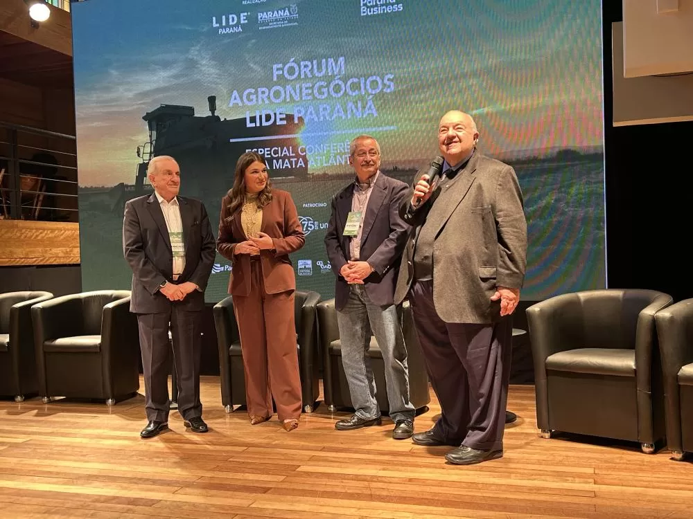 Francisco Matturro, Heloisa Garrett, Antonio Cabrera e Rafael Greca durante o Fórum Agronegócios LIDE Paraná, em Curitiba. (Foto: Rubens Nemitz Jr.)