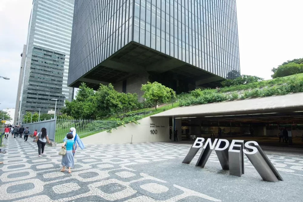 BNDES aprovou R$ 6,8 bilhões em crédito para o Paraná no 1º semestre de 2025, beneficiando agro, indústria, comércio e infraestrutura. (Foto: Jaqueline Machado/BNDES)