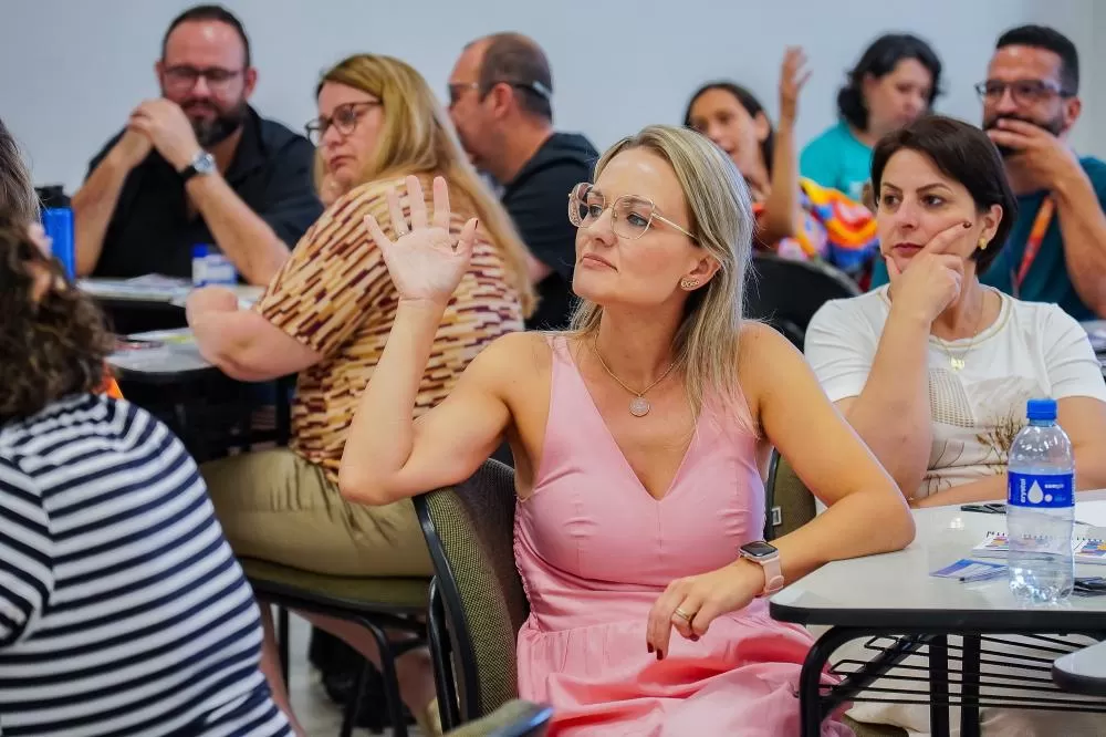 Professores participam de formações promovidas pelo programa Formadores em Ação, que em 2025 ultrapassou 3,1 milhões de horas de atividades no Paraná. (Foto: Silvio Turra/SEED-PR)