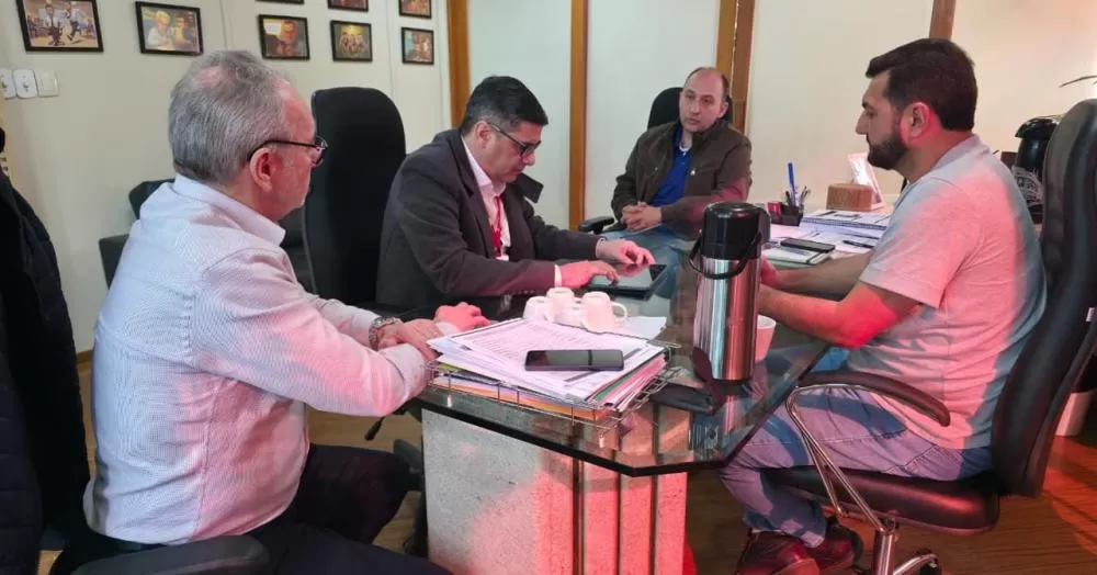 Elias Zydek, Marcelo Cerino, Fabio Alexandre Regelmeier e o prefeito Adriano Backes. (Foto: Assessoria)