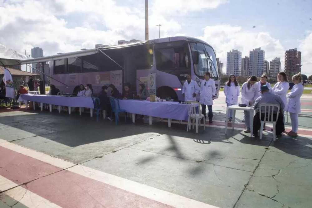 Ônibus Lilás ofereceu atendimentos e orientações em Toledo, dentro da programação do Agosto Lilás. (Foto: Assessoria)
