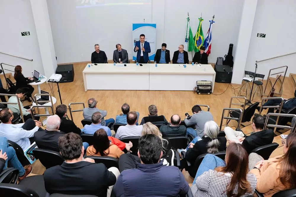Assembleia dos Lindeiros em Medianeira reuniu prefeitos, lideranças e representantes da Itaipu para anunciar avanço da Usina de Projetos. (Foto: Assessoria)