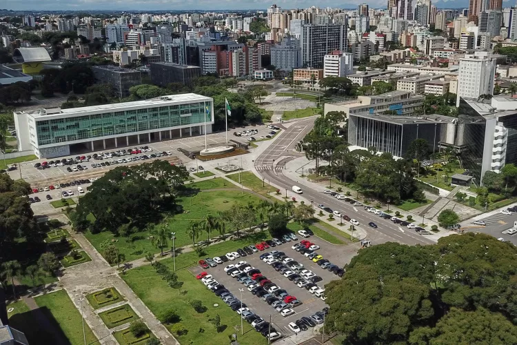 Centro Cívico, em Curitiba, sede do Governo do Paraná, de onde foi publicado o decreto que regulamenta o Programa Confia Paraná, voltado à modernização da relação entre fisco e contribuintes. (Foto: José Fernando Ogura/Arquivo AEN)