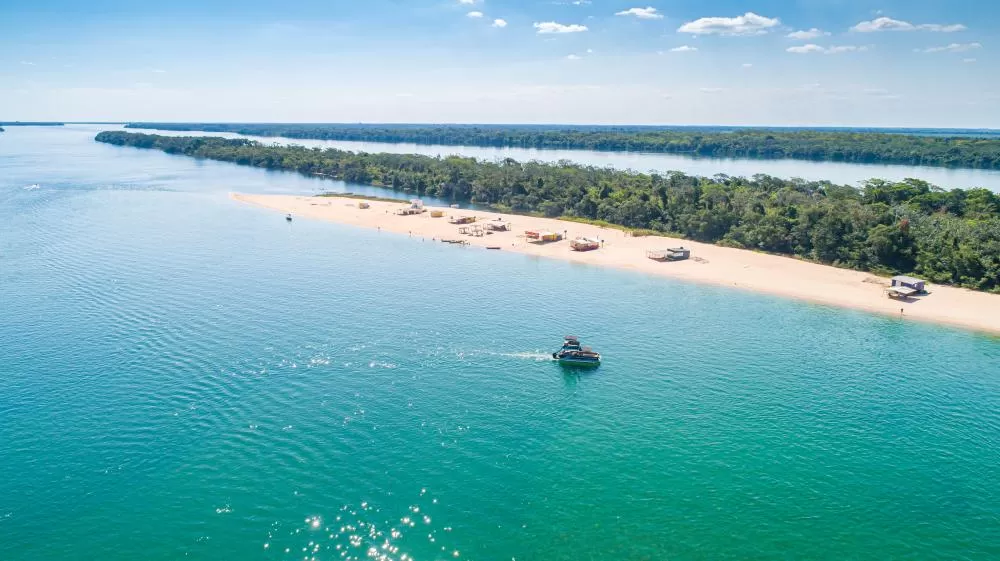 Porto Rico (PR), cidade às margens do rio Paraná, já conta com mais barcos do que moradores e se tornou polo do turismo náutico no interior do estado. (Foto: Divulgação)