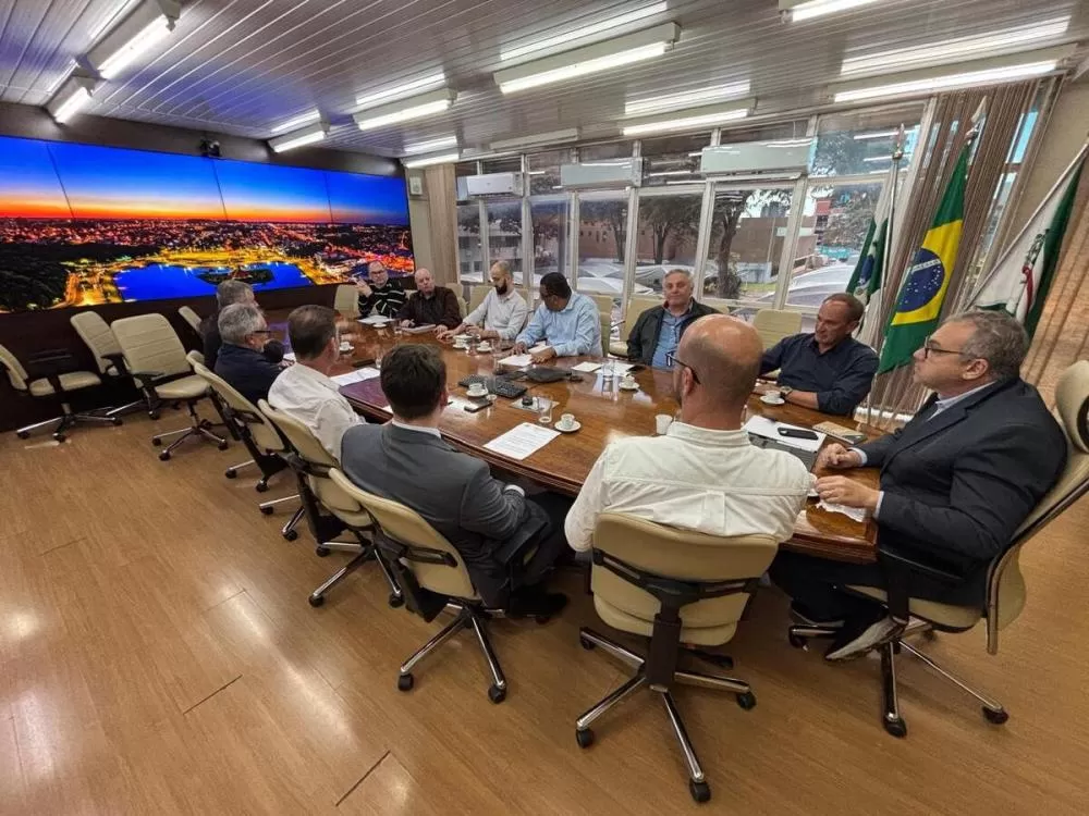 Representantes da Prefeitura, Câmara e Acit debatem pontos da reforma do Código Tributário de Toledo. (Foto: Assessoria)