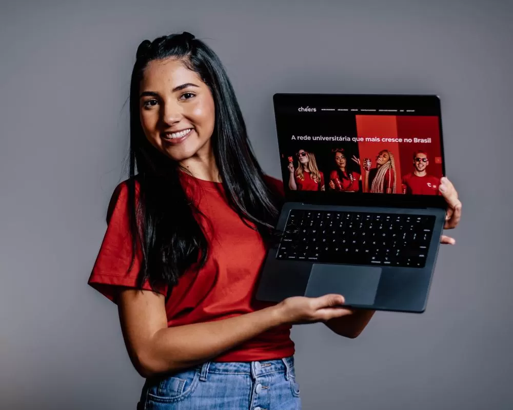 Pesquisa mostra que jovens universitários brasileiros estão cada vez mais conectados e buscam marcas alinhadas a seus valores. (Foto: Divulgação)