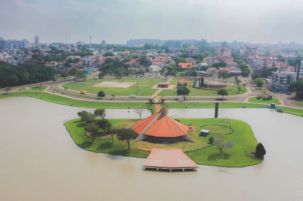 Toledo inicia setembro com rajadas de vento acima de 50 km/h e pancadas de chuva; calor deve chegar a 35°C antes da virada do tempo com frente fria na quinta-feira (04). (FotoFoto: Roberto Dziura Jr/AEN)