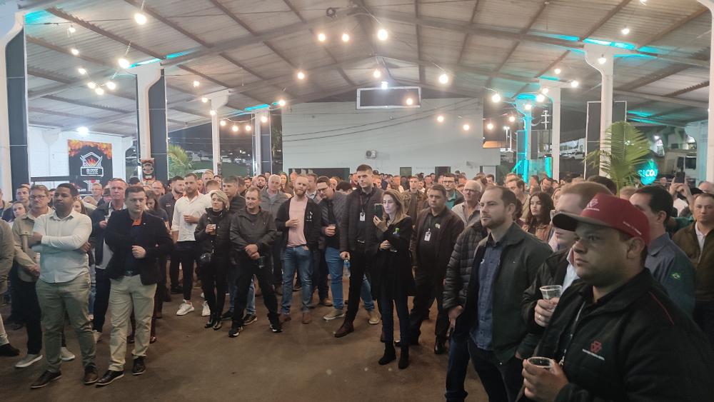 Mais de 700 pessoas prestigiaram o Agro & Prosa da Sicoob Confiança. Fotos: João Livi