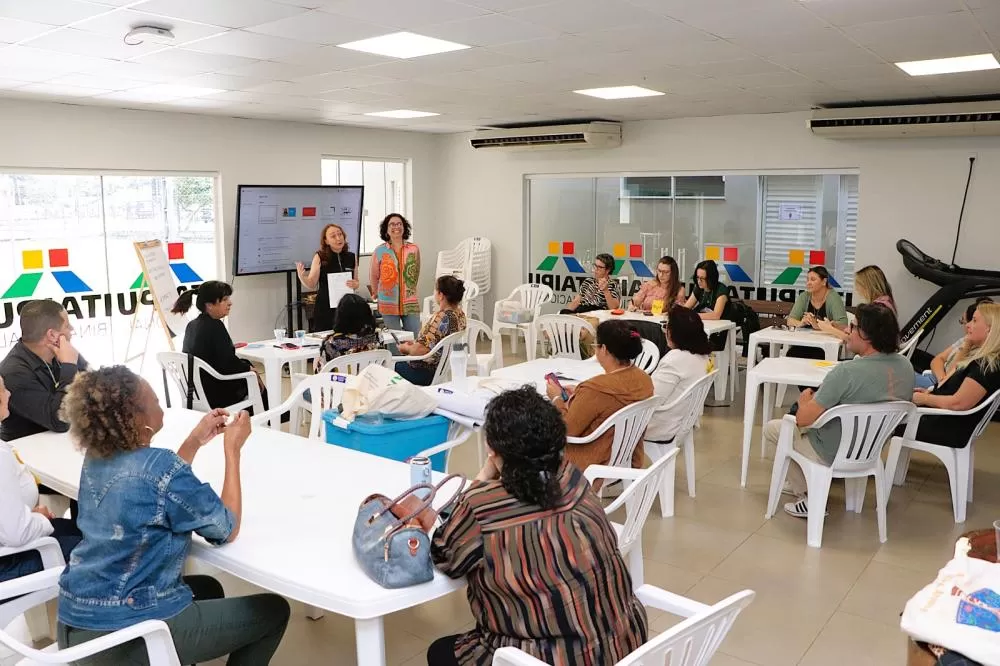 Inscritos no II Concurso de Artesanato Sustentável dos Municípios Lindeiros ao Lago de Itaipu participaram nesta semana de dois dias de workshop. (Foto: Assessoria)