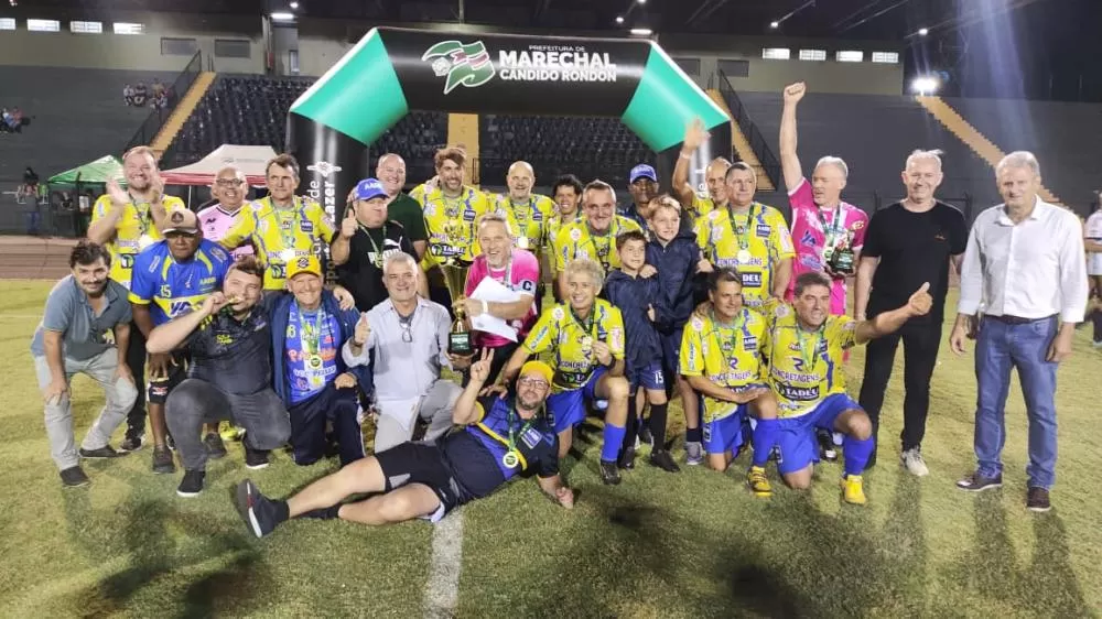 Jogadores da AABB comemoram o título após a vitória dramática nos pênaltis. (Foto: Assessoria)