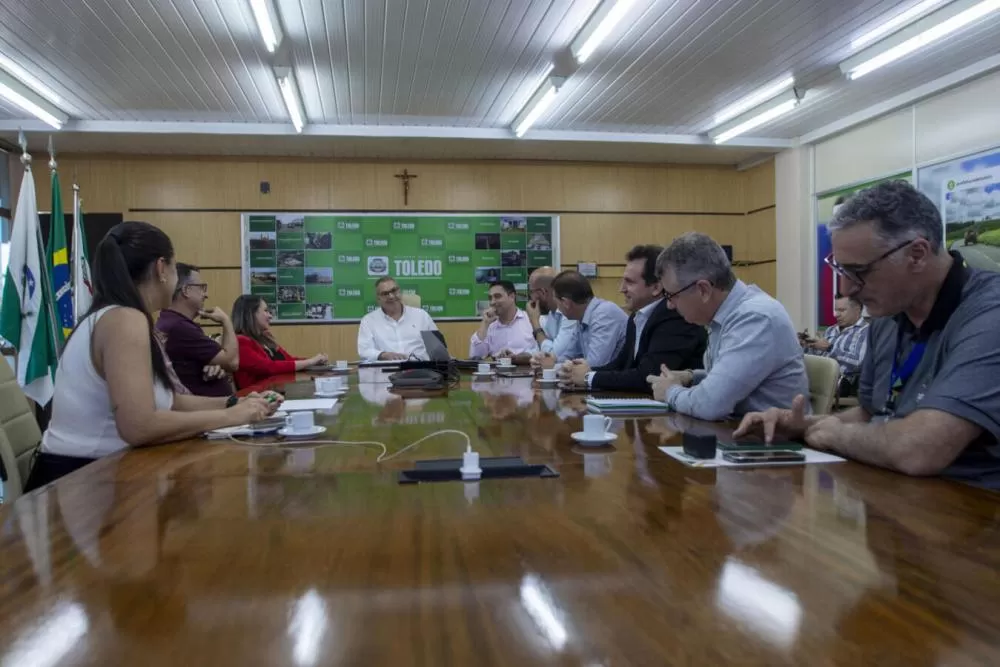 Reunião no gabinete do prefeito definiu os primeiros passos para a implantação do Observatório de Indicadores de Toledo. (Foto: Divulgação)