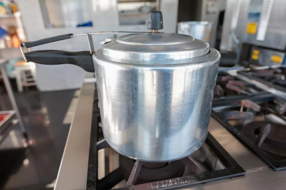 Panelas de pressão exigem manutenção e uso correto para evitar acidentes graves. (Foto: Geraldo Bubniak/AEN)