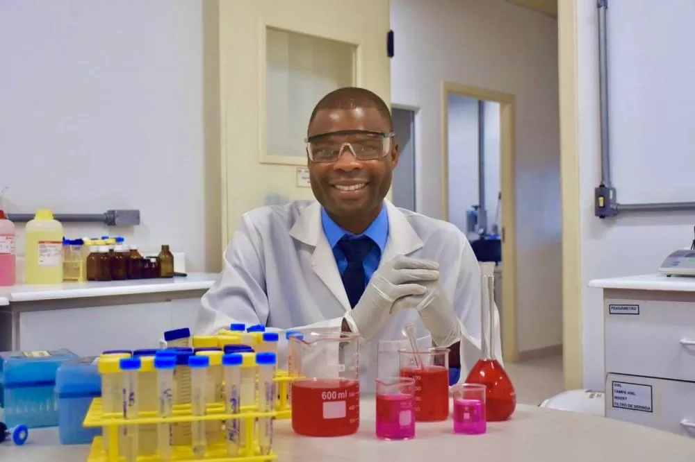 Alexandre de Fátima Cobre recebe menção honrosa no Prêmio Capes de Tese 2025 com estudo que une farmacologia e Inteligência Artificial. (Foto: Arquivo Pessoal)