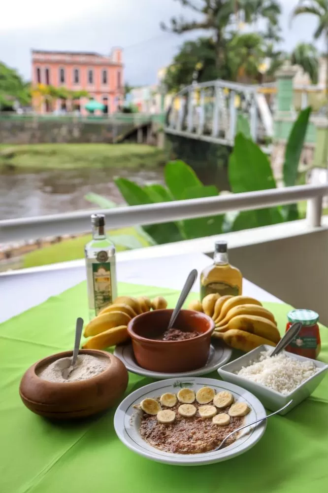 O tradicional Barreado do litoral do Paraná, uma das Indicações Geográficas reconhecidas, ganha destaque no Fórum Origens Paraná em Curitiba. (Foto: Divulgação)