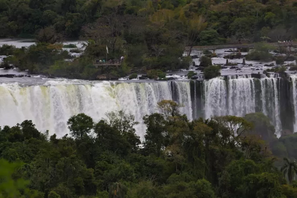 Cataratas do Iguaçu seguem registradas como propriedade do Paraná após decisão judicial do TRF-4. (Foto: Jonathan Campos/AEN)