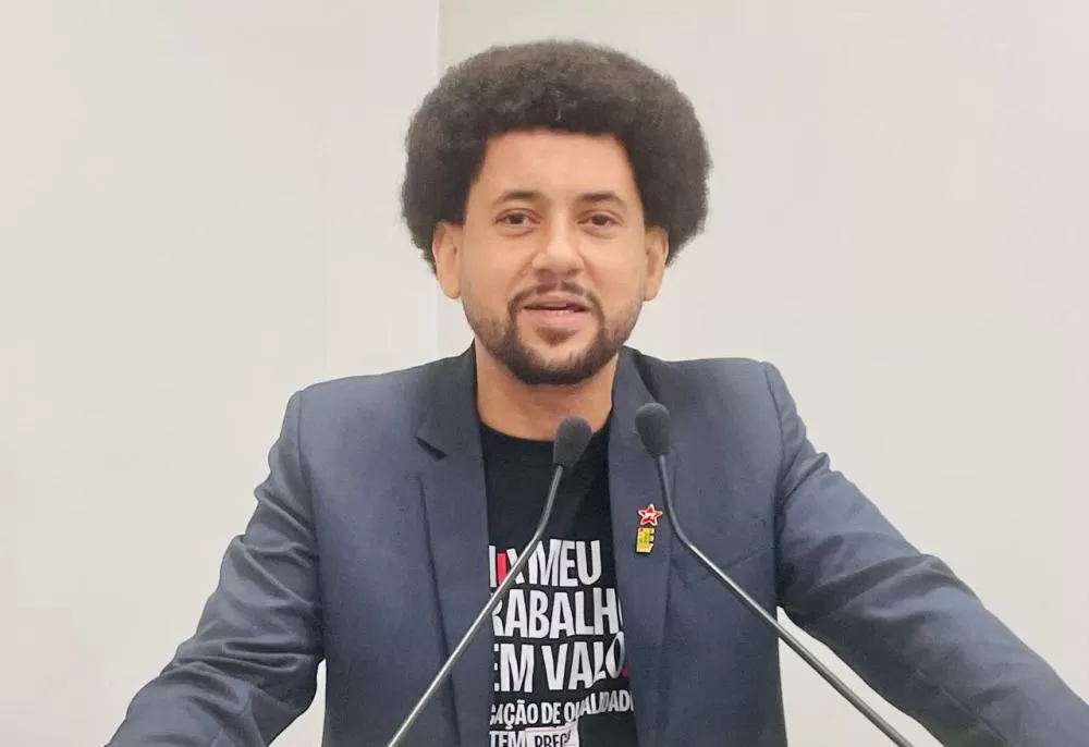 Vereador Fernando Nègre apresentou proposições voltadas à fiscalização de contratos, abastecimento de água e melhorias urbanas. (Foto: Divulgação)