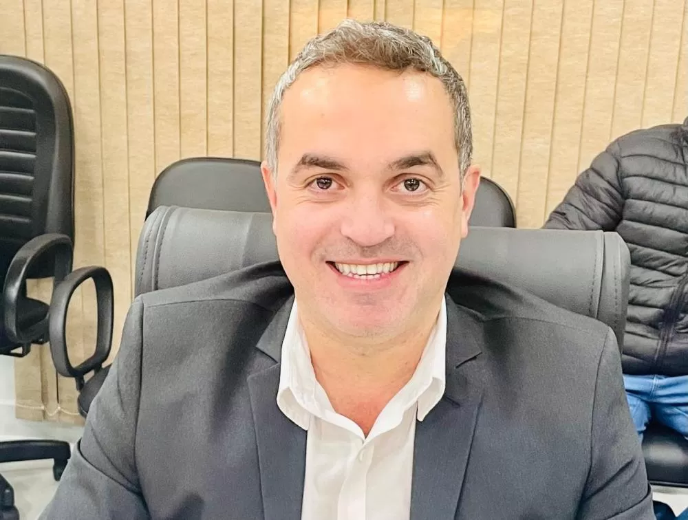 Vereador Juliano Oliveira apresentou indicações para incentivar esporte de motociclistas e reforçar segurança infantil em Marechal Cândido Rondon. (Foto: Divulgação)