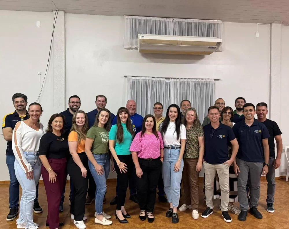Lideranças rotárias e convidados participaram da primeira reunião para implantação do Rotary Club Satélite de Pato Bragado. (Foto: Divulgação)