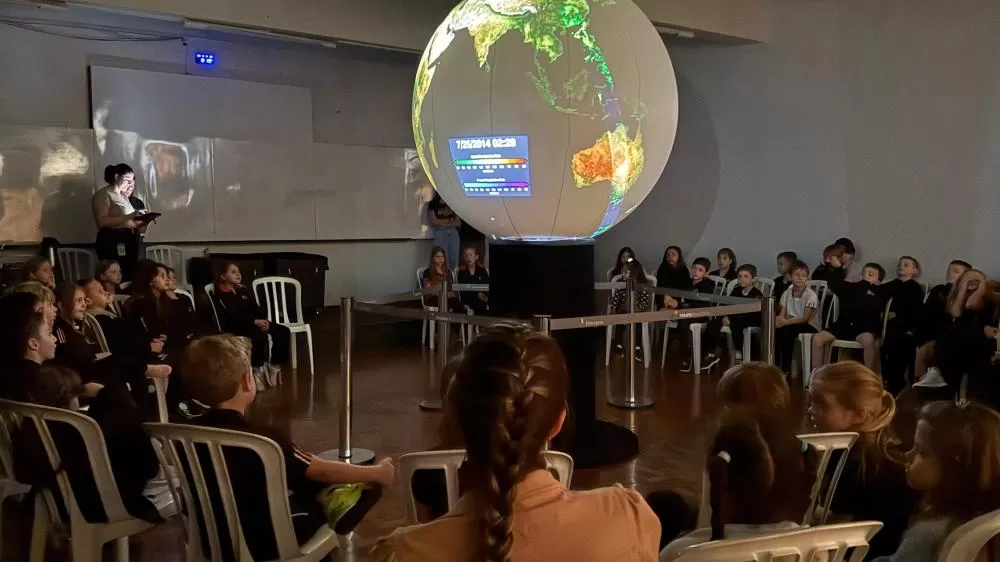 Exposição “Ciência na Esfera” transforma ciência em experiência interativa no Colégio Martin Luther, em Marechal Cândido Rondon.^(Foto: Divulgação)