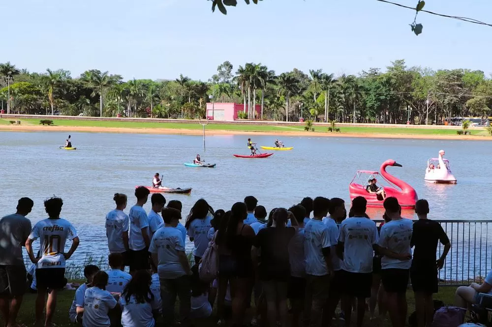 Jovens da região lindeira participaram de atividades de esporte, lazer e integração no Balneário Terra das Águas, em Santa Helena. (Fotos: DIvulgação)