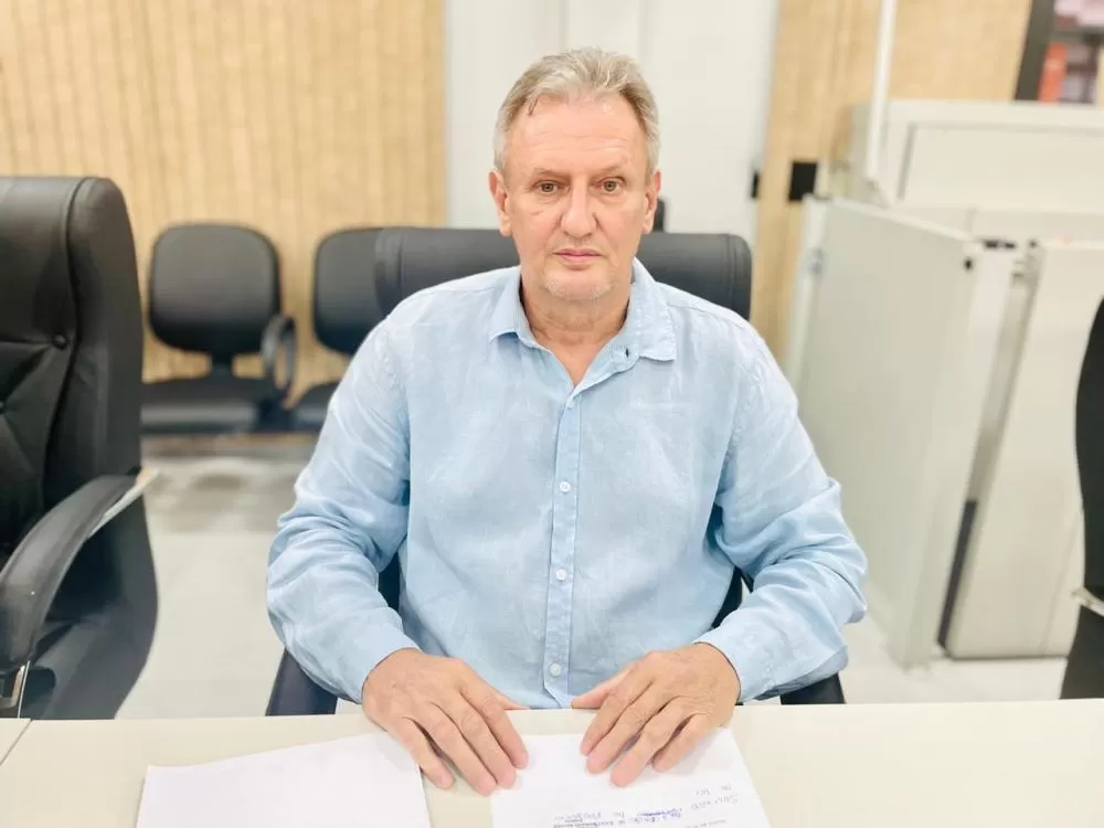 Carlinhos atua do interior à sede: estrada rural, equipes identificadas e equipamento público apto a receber a comunidade. (Foto: Divulgação/Assesoria)