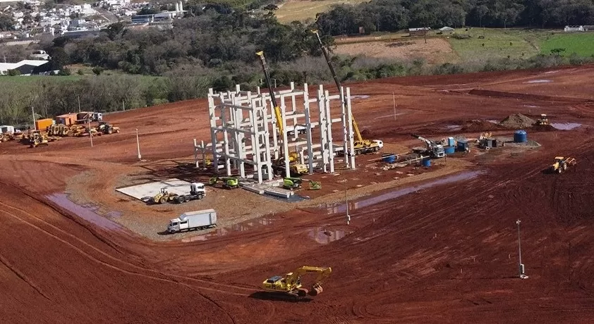 Obras da nova unidade da Sooro Renner em Francisco Beltrão, maior investimento privado da história do município. (Foto: Divulgação/Sooro)