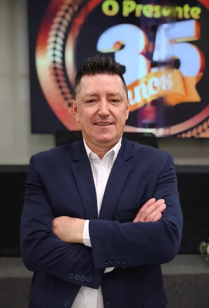 Selmar Frank Marquesin, diretor da Editora O Presente, destacou os desafios de suceder Arno Kunzler e reafirmou o compromisso da empresa com o jornalismo ético e de qualidade. (Foto: João Livi)