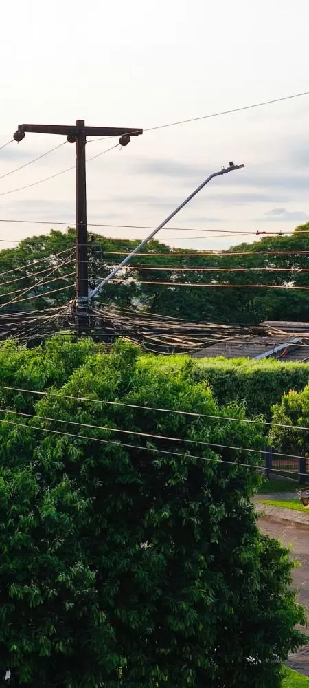 A troca para LED combina economia ao erário e sensação de segurança maior nos bairros contemplados, sugerem os vereadores. (Foto: João Livi)
