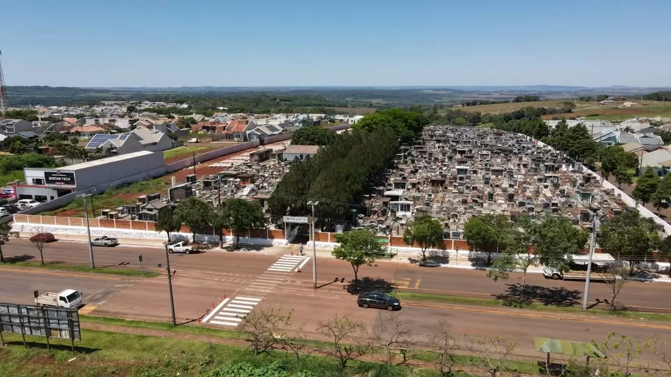 Movimentação intensa no Cemitério Municipal exige organização e cumprimento dos prazos para obras e limpeza antes do Dia de Finados. (Foto: Divulgação/Prefeitura)