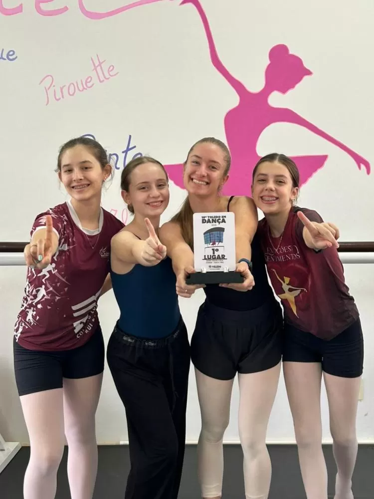 Bailarinas do Ballet Rui Barbosa emocionam e conquistam o primeiro lugar no 10º Toledo em Dança com a coreografia “Cinderela e suas irmãs”. (Foto: Divulgação/Rui Barbosa)