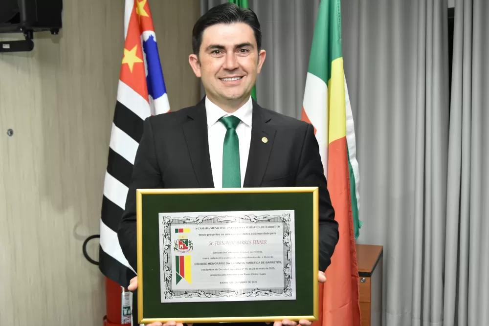 Fernando Barros Fenner, presidente da Sicredi Aliança PR/SP, recebe o título de Cidadão Honorário de Barretos em cerimônia marcada por emoção, fé e reconhecimento à sua contribuição para o desenvolvimento local.