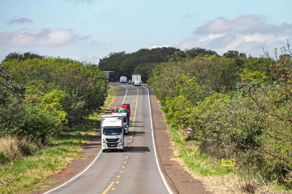 Trecho da PR-323 que será duplicado entre Maringá e Umuarama faz parte do Lote 4 das novas concessões rodoviárias do Paraná. (Foto: Roberto Dziura Jr/AEN)