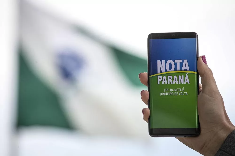 Com apenas duas notas fiscais, moradora de Curitiba leva R$ 50 mil no Nota Paraná; prêmio principal de R$ 100 mil também ficou na capital (Foto: Jonathan Campos/AEN)