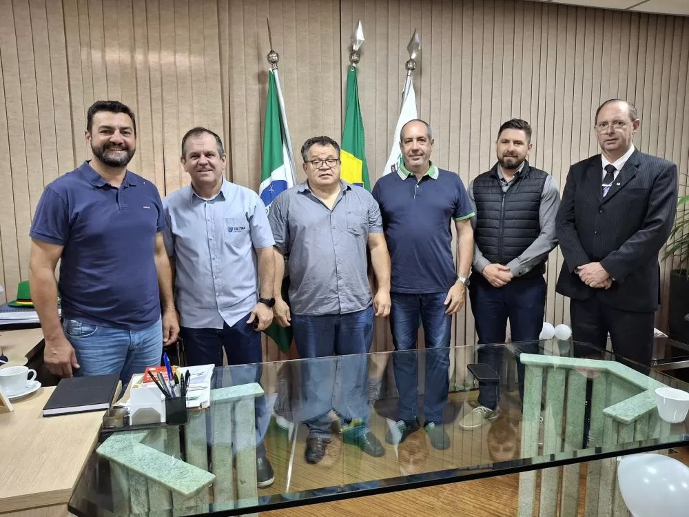 Prefeito Adriano Backes, Luciano Cremonese, José Ângelo Nicácio, Carlos Lunkes, Giovani Bard e Jones Luiz Otto.(Foto: Divulgação/Prefeitura Municipal)