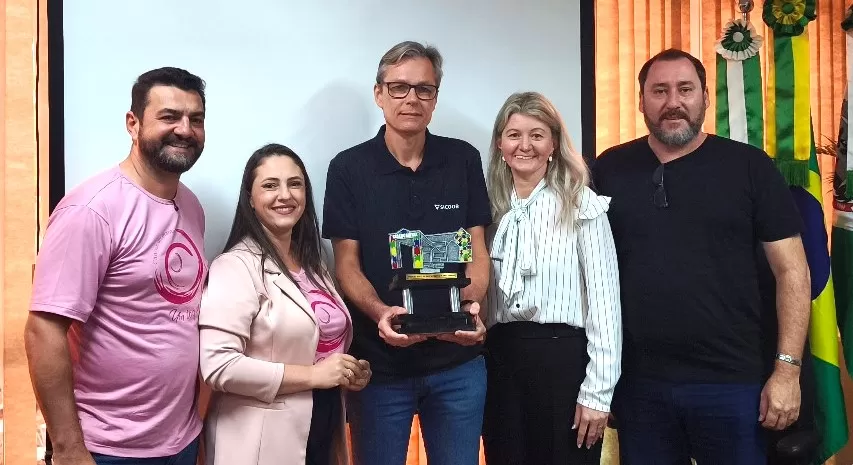 Prefeito Adriano Backes, Andria Backes, Gainor Sabka, Marciane Specht e João Carlos Klein. (Foto: Divulgação)