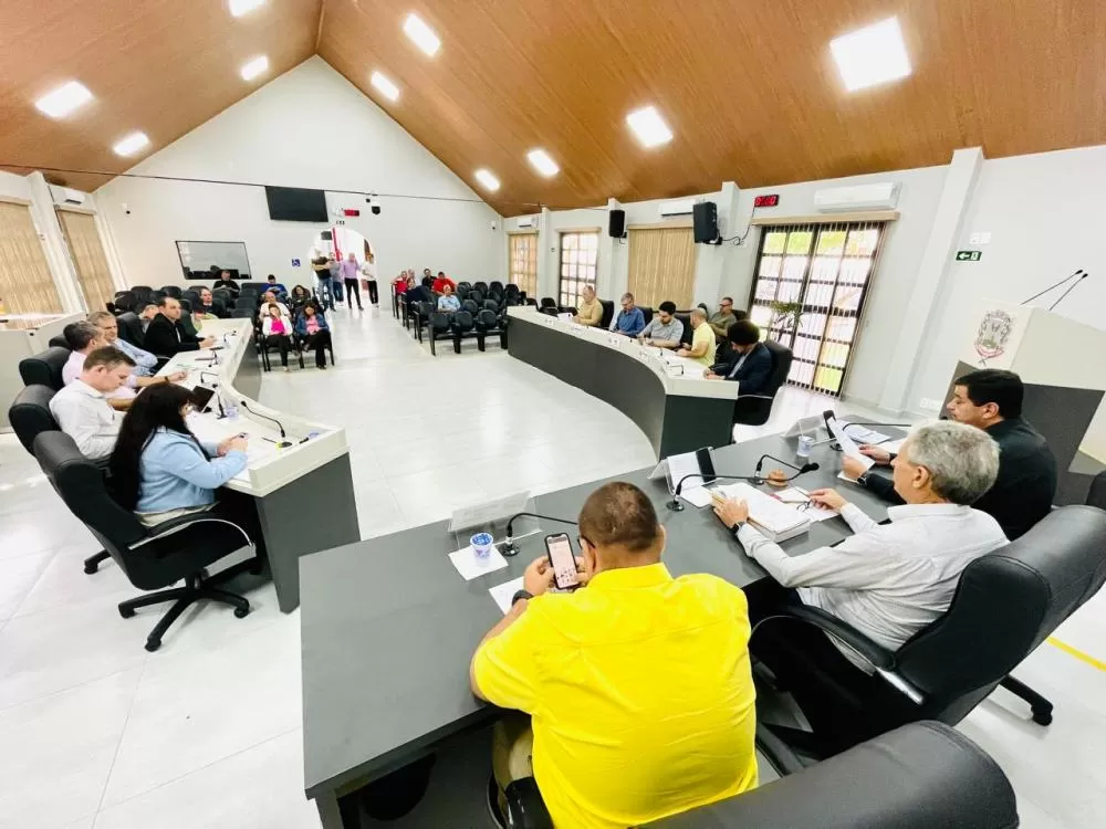 Vereadores de Marechal Cândido Rondon durante a votação do PLIP 1/2025, que proíbe a doação de áreas municipais para construção de presídios. (Foto: Divulgação/Câmara Municipal)