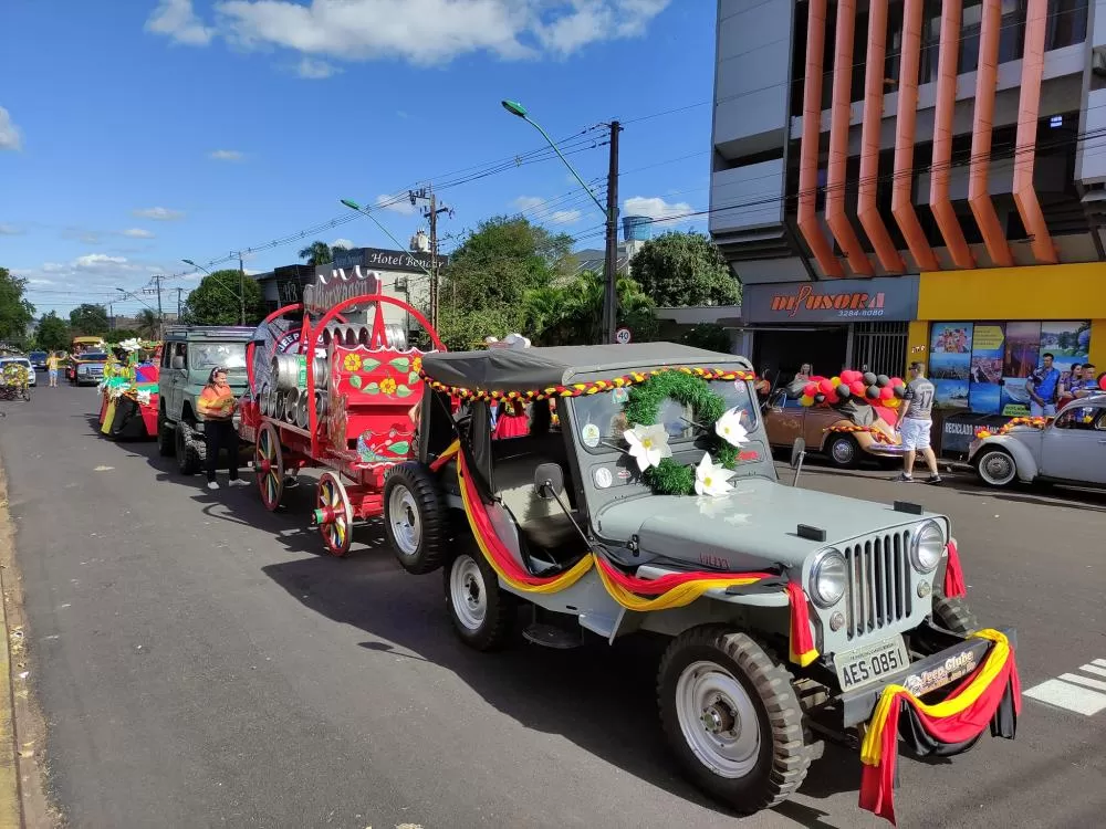 Grupos locais se preparam para o Desfile Alegórico, que promete ser o grande destaque da 35ª Oktoberfest de Marechal Rondon. (Foto: Divulgação/Prefeitura Municipal)