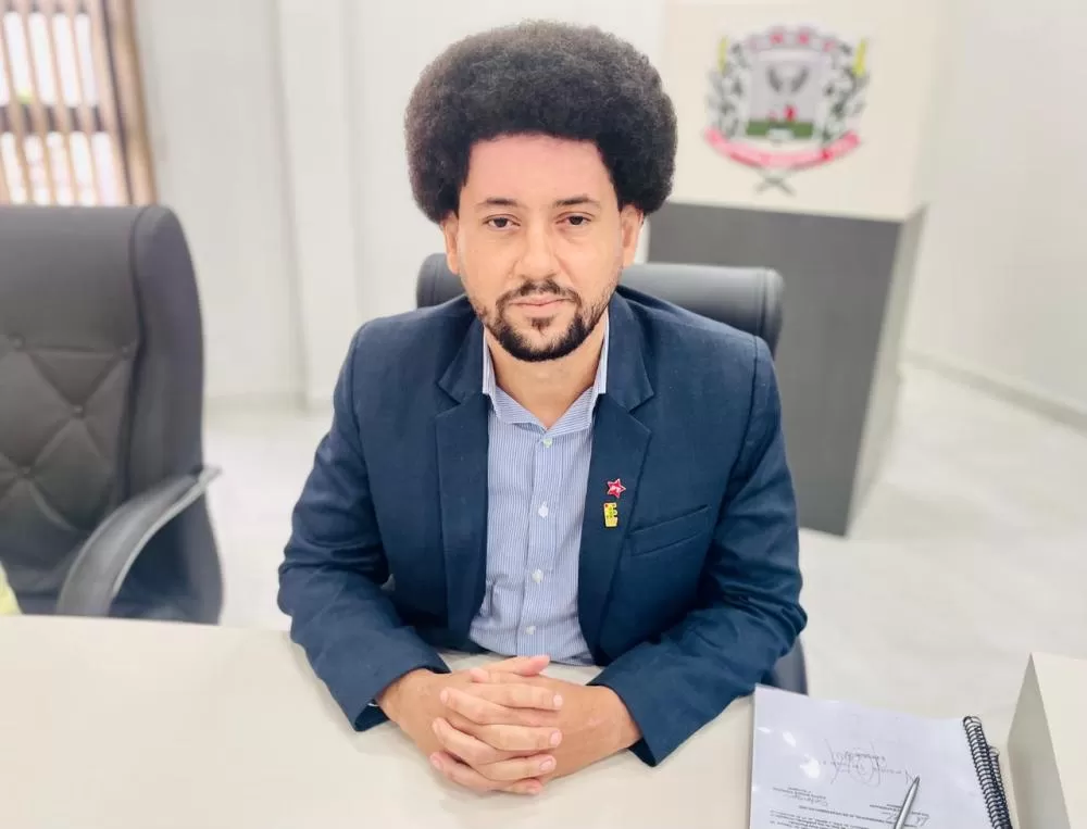 Vereador Fernando Negri durante a sessão ordinária da Câmara de Marechal Cândido Rondon. (Foto: Divulgação/Câmara Municipal)