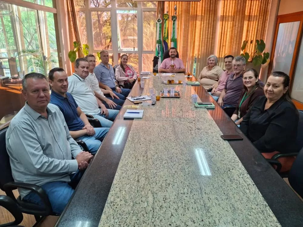 Representantes da comunidade de São Roque estiveram na prefeitura para divulgar a  33ª Festa do Distrito e a 26ª Festa do Búfalo no Rolete. (Foto: Divulgação/Prefeitura Municipal)