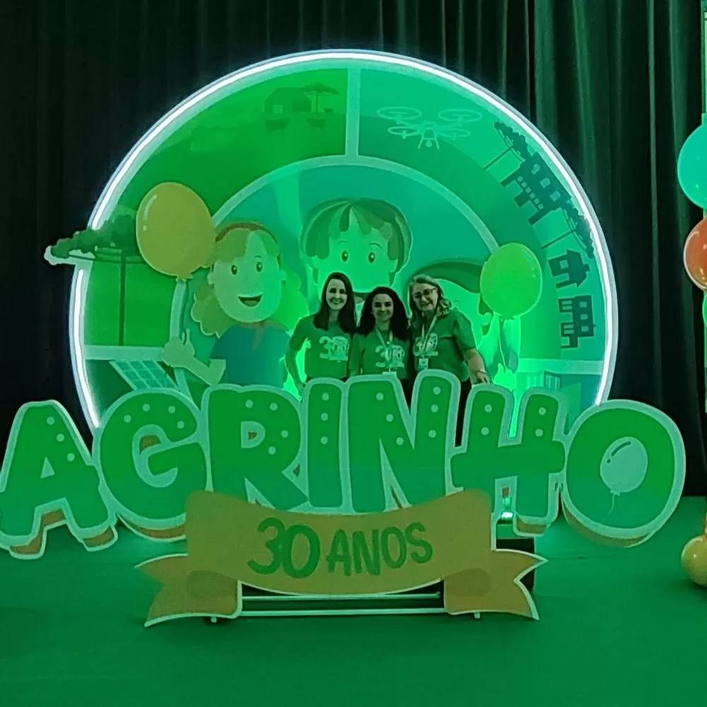 Alunos e professores das escolas Julia Wanderley e Jean Piaget representaram Marechal Cândido Rondon na Premiação Estadual do Programa Agrinho, realizada em Curitiba. (Fotos: Arquivo Pessoal)