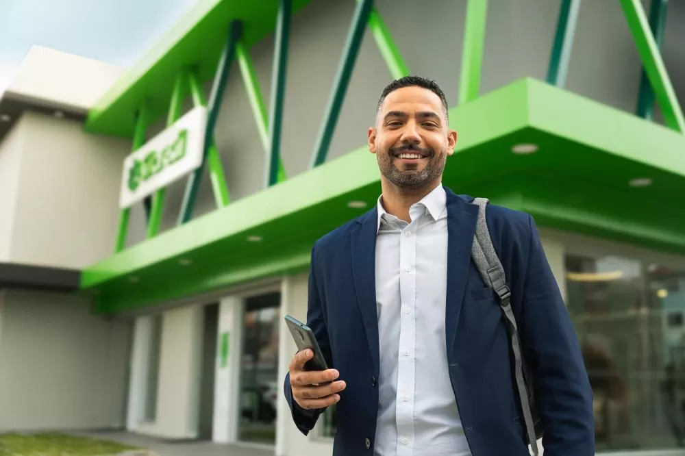 on de Sá, diretor de Desenvolvimento de Negócios da Central Sicredi PR/SP/RJ, representa a instituição no 8º Congresso Empresarial Paranaense, em Foz do Iguaçu, reforçando o papel do cooperativismo como motor de crescimento econômico e social. (Foto: Divu