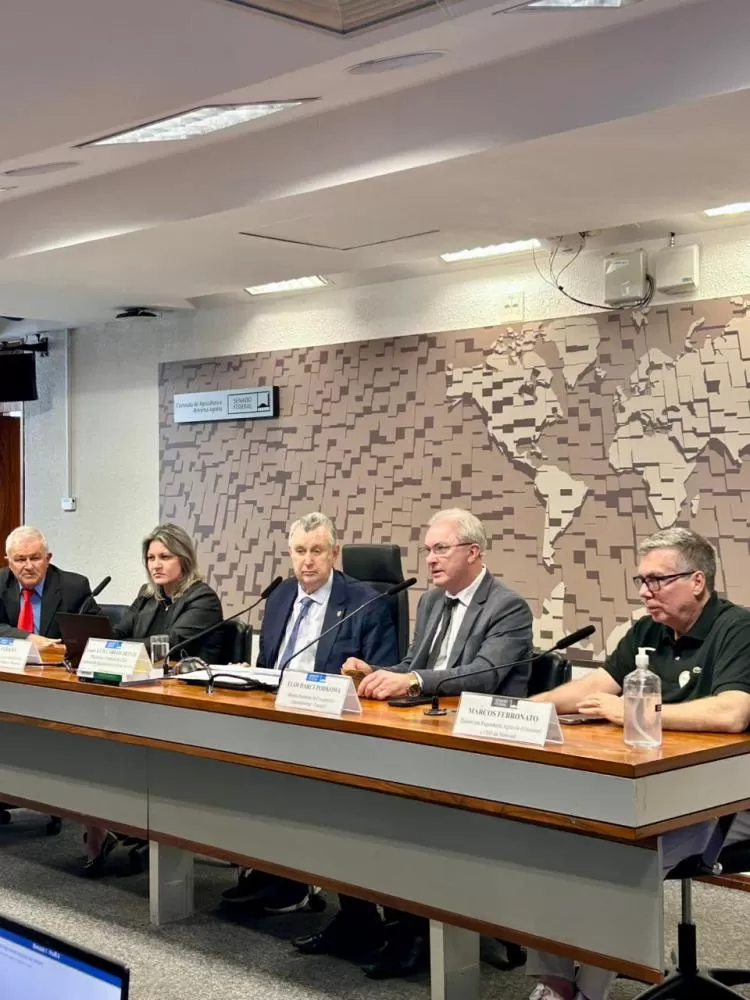 Eloi Darci Podkowa, diretor-presidente da Copagril, durante audiência no Senado Federal que discutiu a regulamentação do crédito de carbono e a valorização dos produtores sustentáveis. (Fotos: Divulgação/Copagril)
