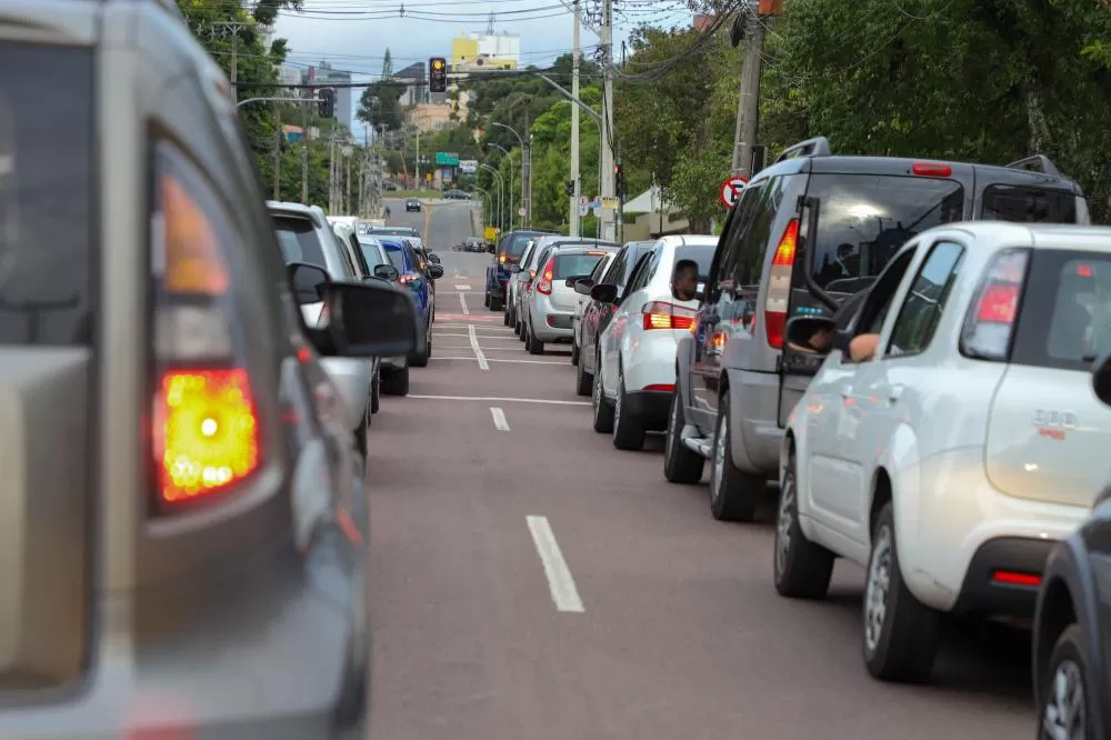 Redução do IPVA impulsiona alta de 34% nos emplacamentos de veículos no Paraná