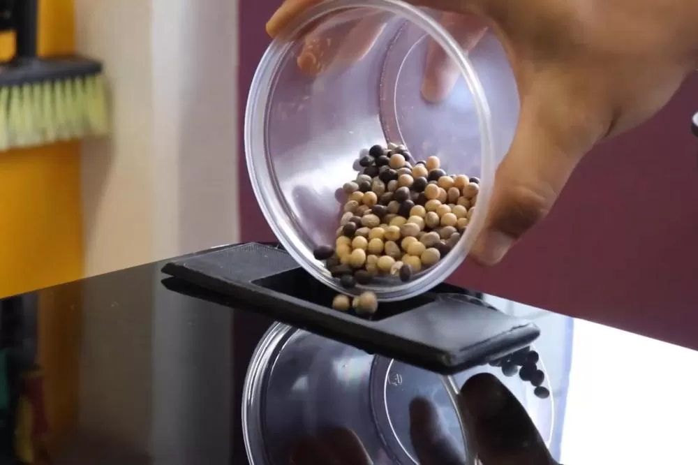 Startup curitibana Neosilos desenvolve o NVisio, equipamento que usa inteligência artificial para classificar grãos e promete revolucionar o agronegócio paranaense. (Foto: Divulgação/SEIA)