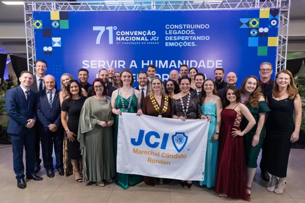 Delegação da JCI Marechal Cândido Rondon celebra conquistas e novas representações durante convenções nacionais em Chapecó. (Fotos: Divulgação/JCI Marechal)